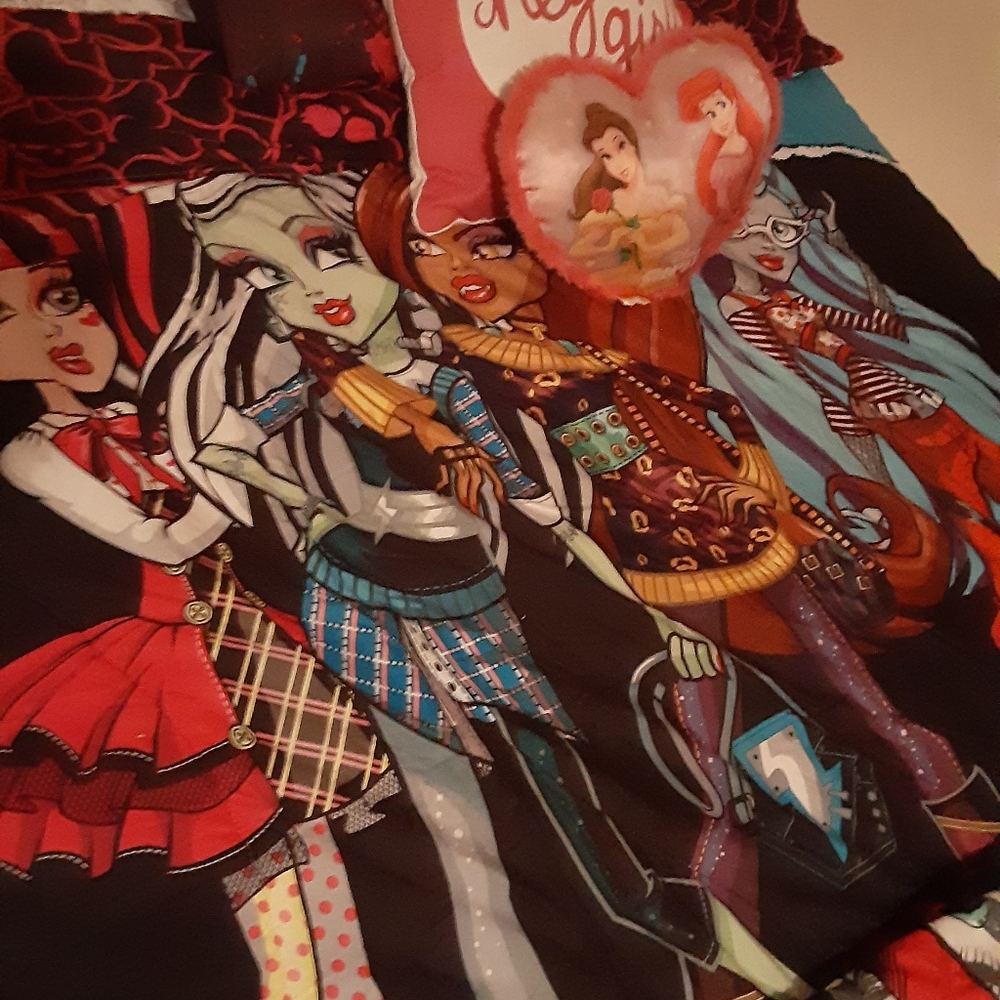 Monster High bedroom set - Picture 4 of 7